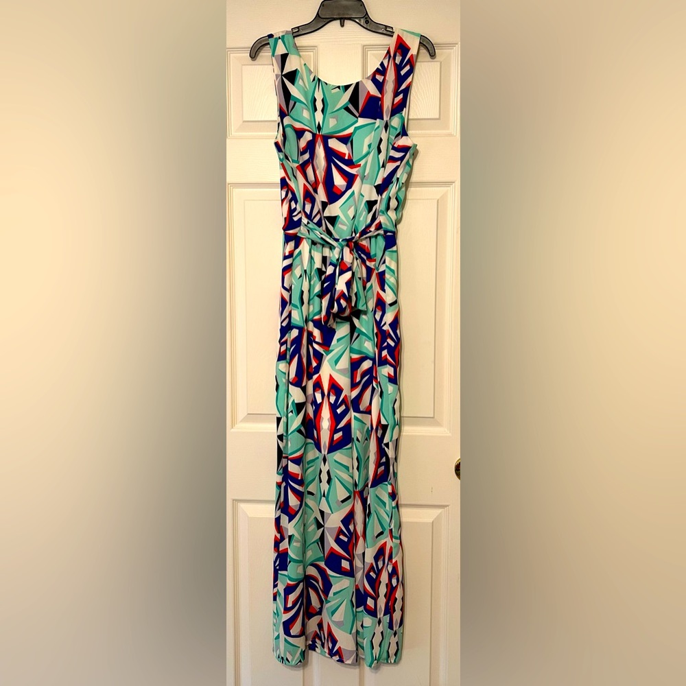 Wide legged jumpsuit with tie around waist. Geometric pattern. Size XL